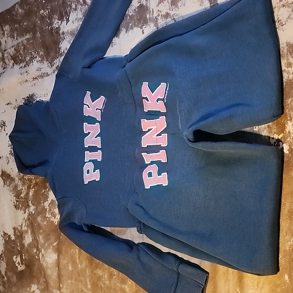 Pink hooded pullover sweatshirt and matching capris sweatpant. - Picture 2 of 11